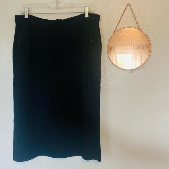 St. John Dresses & Skirts - St. John knits evening Black pencil skirt, size 12.